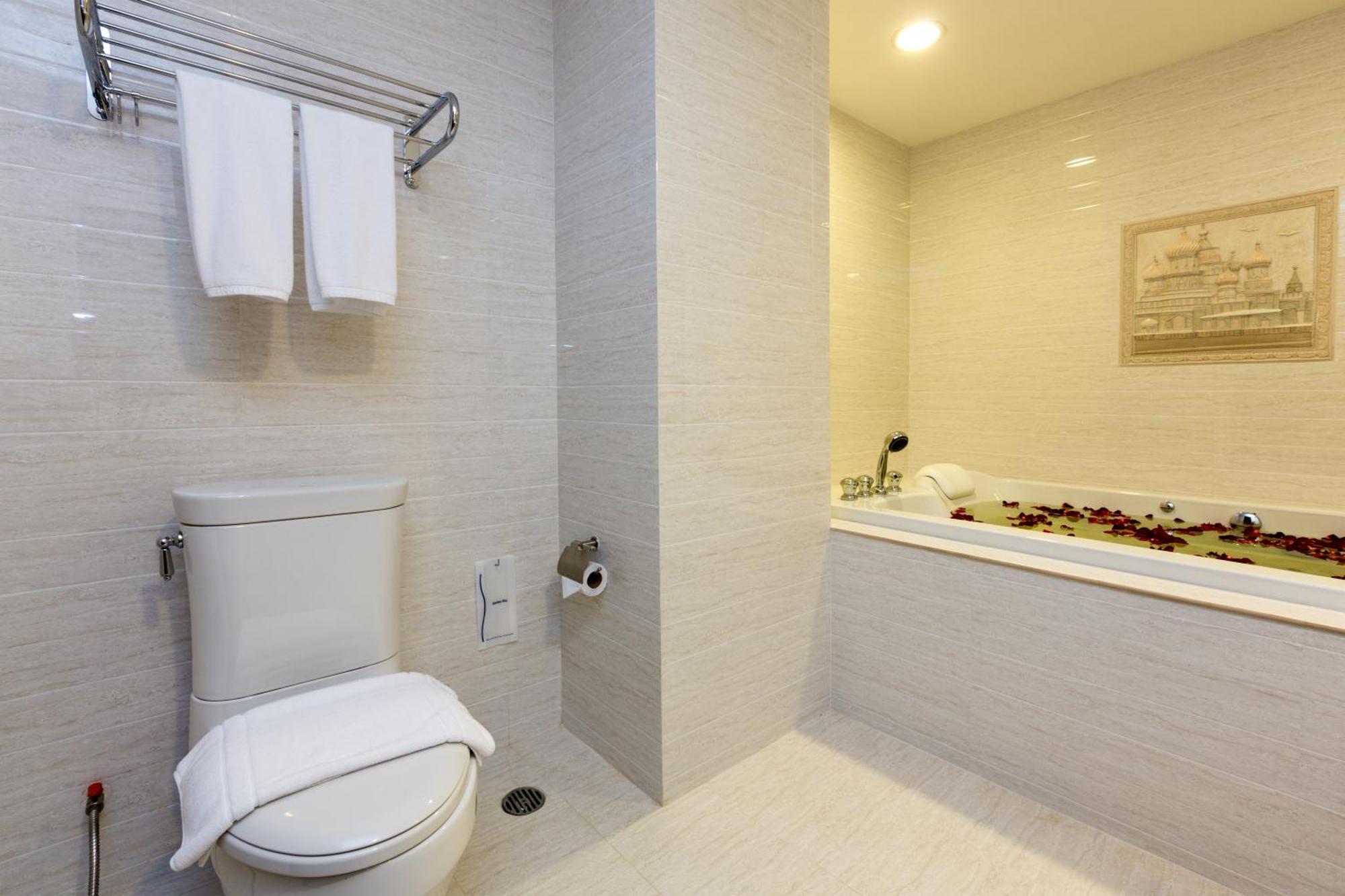 Family Jacuzzi Suite,1274256526:JPEG