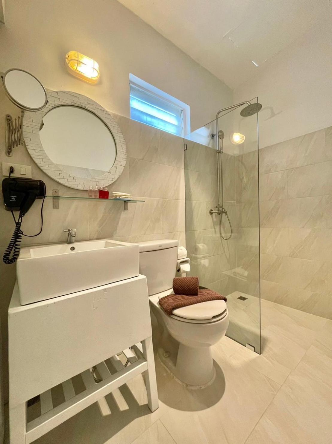 Chambre Double Supérieure - Vue sur Piscine