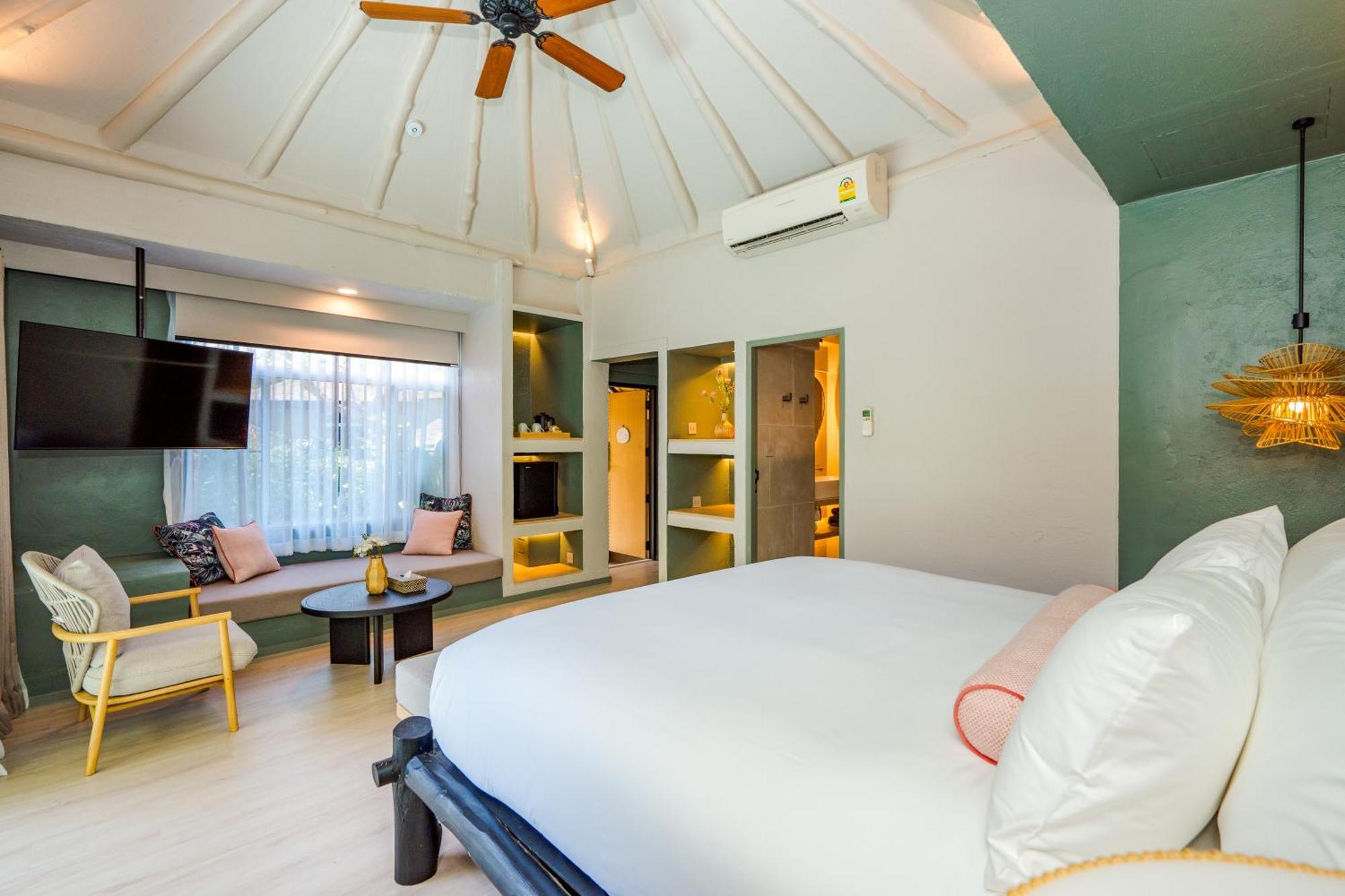 Double or Twin Room private Pool