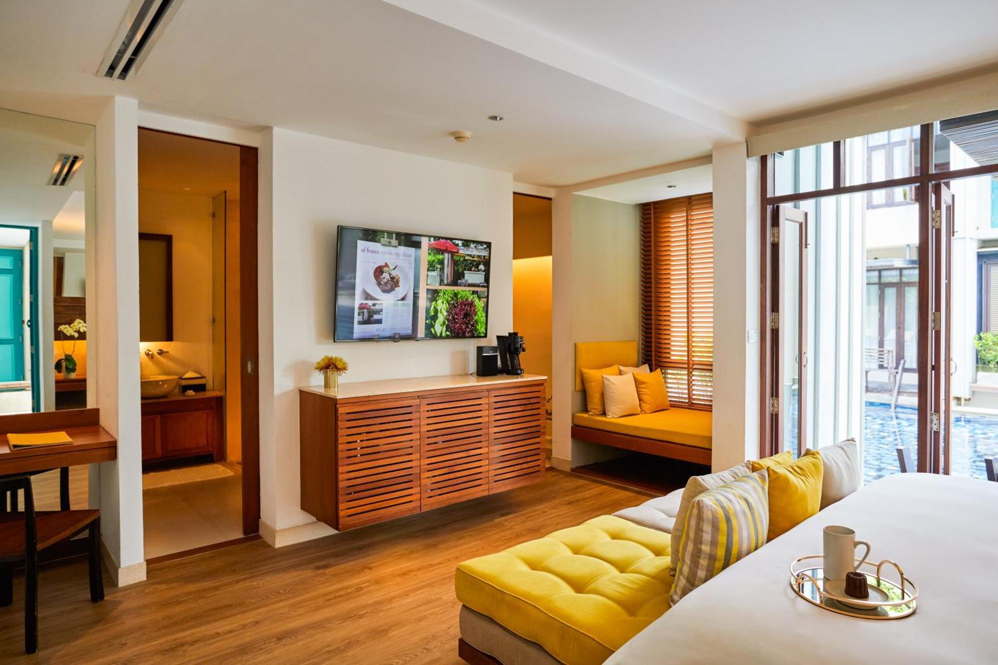 Pool Access Jacucci Suite age 12 years old