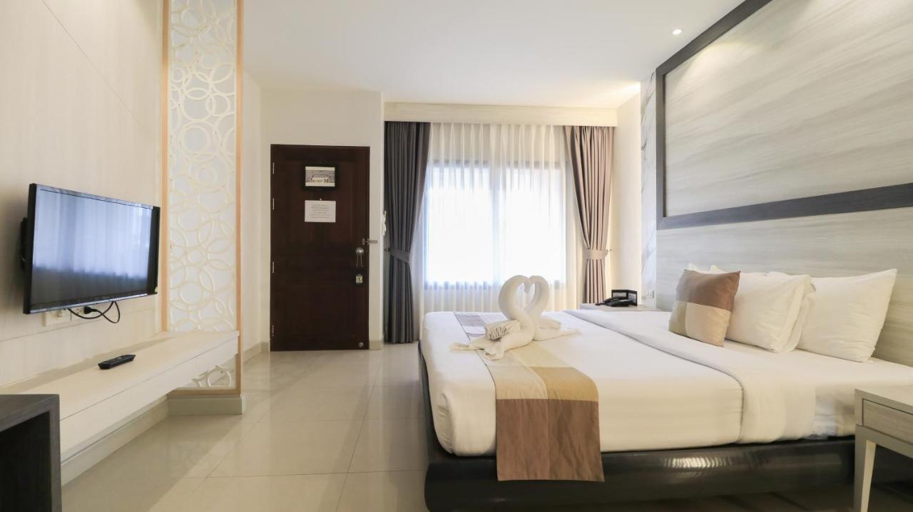 Deluxe Double or Twin Room with Pool View